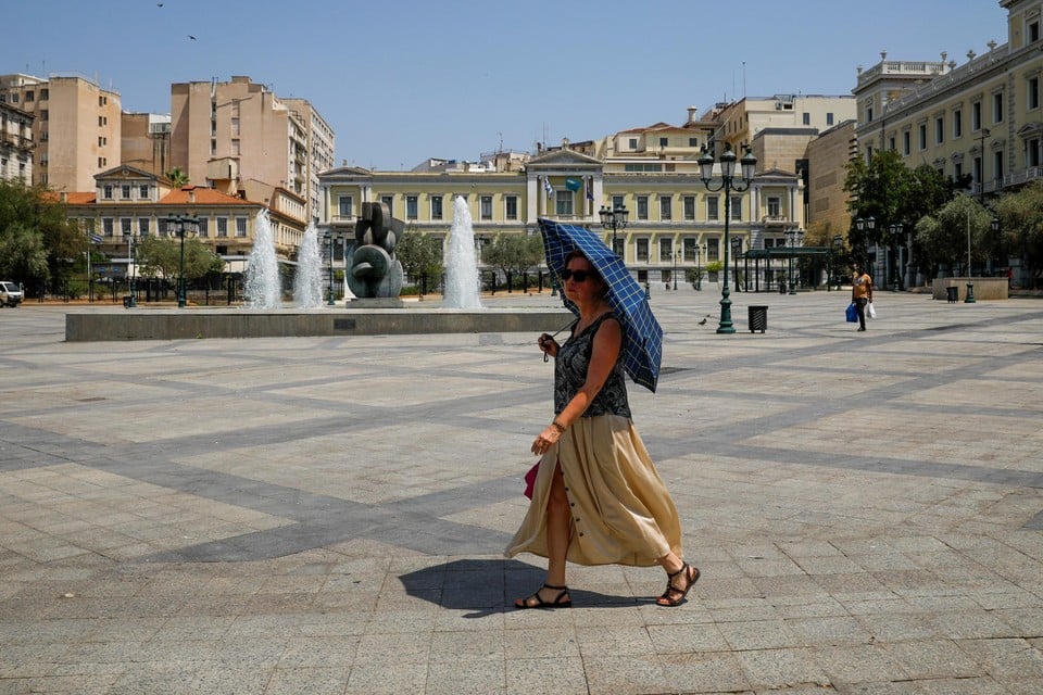 De autoriteiten in Griekenland hebben maatregelen genomen om mensen verkoeling te bieden tijdens de extreme hittegolf. 
