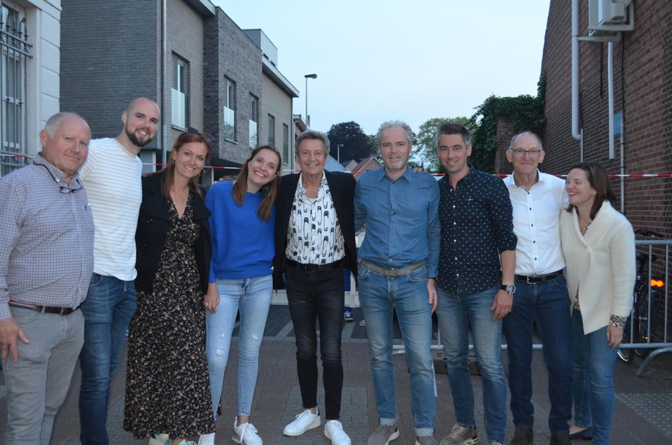 Willy Sommers met het bestuur van ZON.