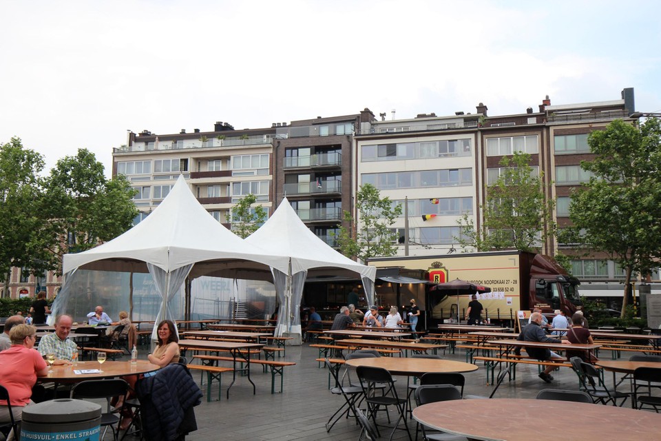 Het Gemeenteplein is een heel weekend één groot terras.