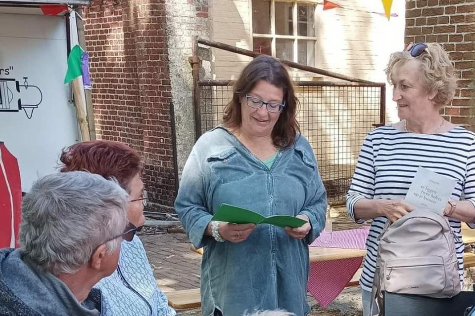 Stadsdichter Monique Bol beoordeelt de ingezonden gedichten.