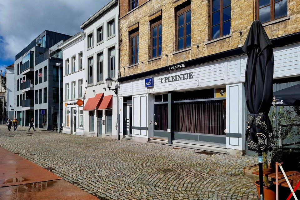 Het incident speelde zich in dit café op de Veemarkt af.