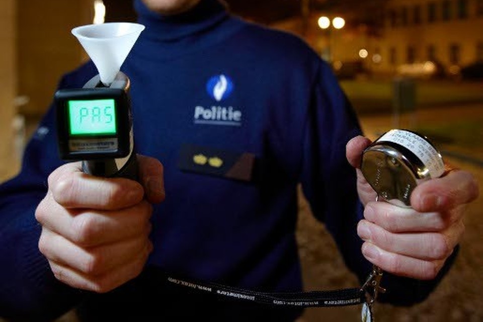 bronzen band streng Bob-campagne: alcoholtest duurt voortaan 3 seconden | Gazet van Antwerpen  Mobile