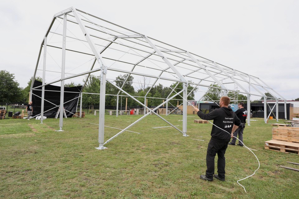 De zomerbar is in opbouw.