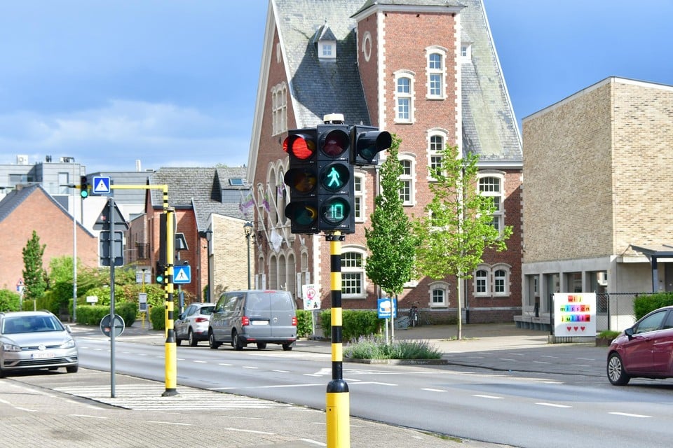 De verkeerslichten in centrum Bonheiden verdwijnen. 