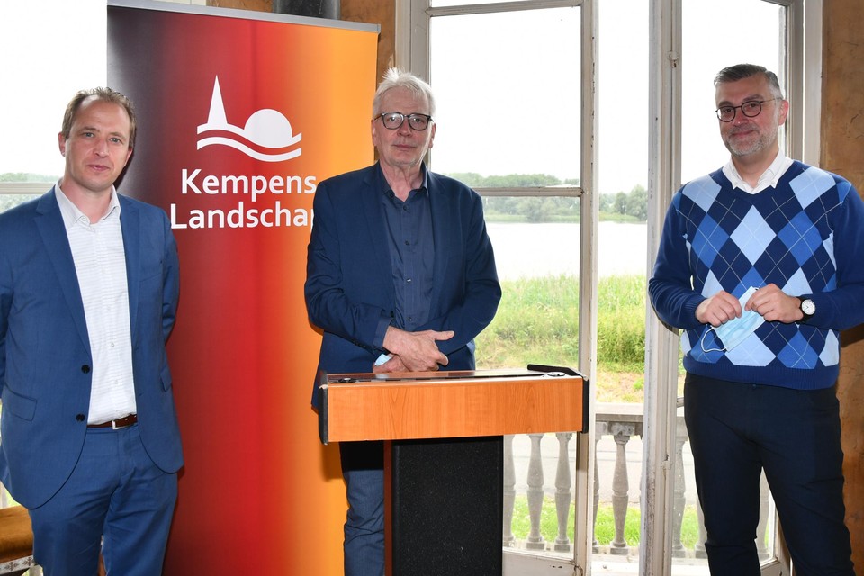 Burgemeester Kristof Joos, gedeputeerde Jan De Haes en Peter De Wilde, ceo van Toerisme Vlaanderen.