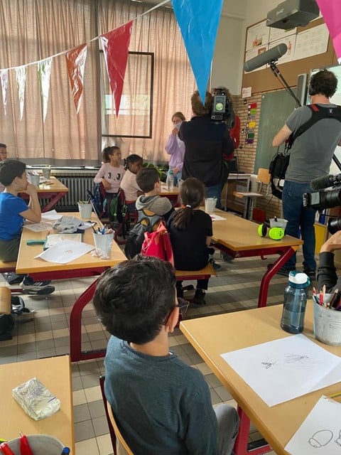 Een cameraploeg kwam de klas van meester Hannes filmen tijdens de bekendmaking.