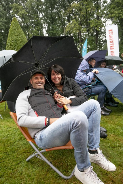 Rob Menten en Chris Op de Beeck laten zich niet afschrikken door een beetje regen. 