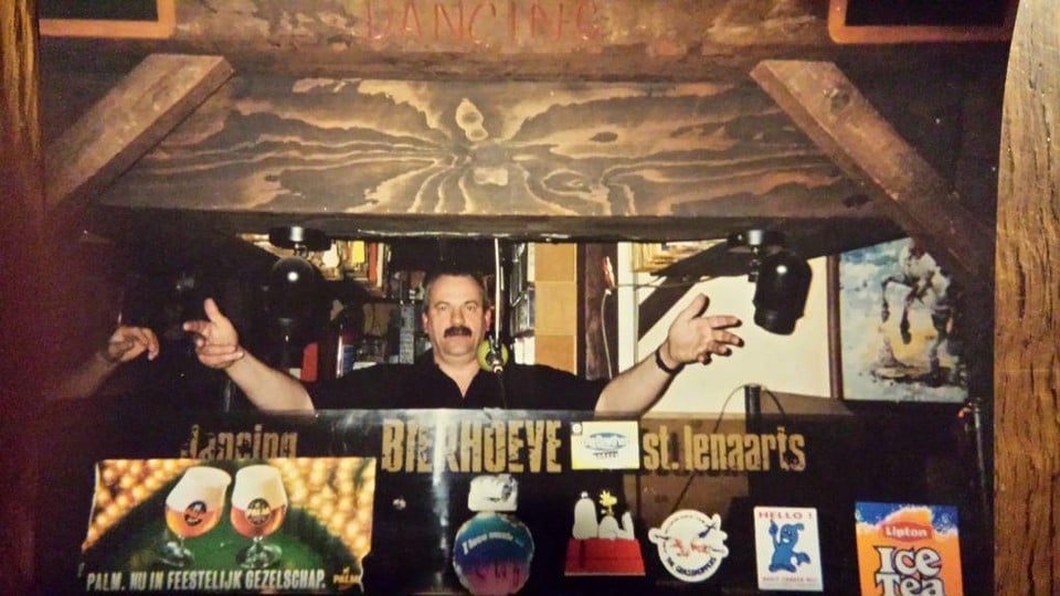Negentien jaar lang was dit de habitat van dj Alex in de Bierhoeve.