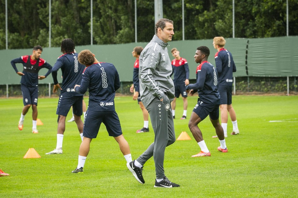 Brian Priske leidt zijn eerste training.