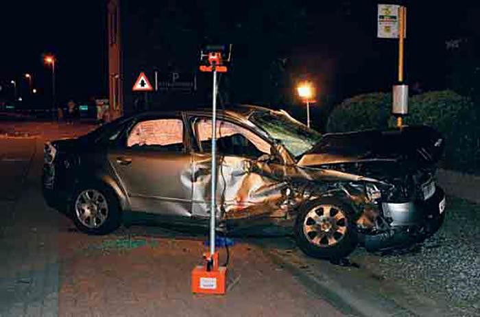 De Audi van Vicky Gosselé botste tegen een terreinwagen en werd tientallen meters weggeslingerd.