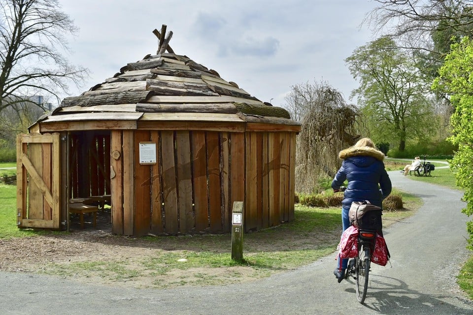 De tipi waarin poëzie weerklink in het Vrijbroekpark.