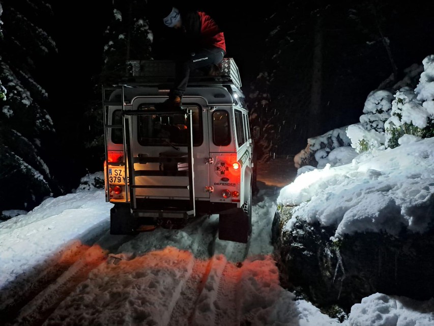 Oostenrijkse bergredders aan het werk in de regio waar de 55-jarige man gevonden werd.