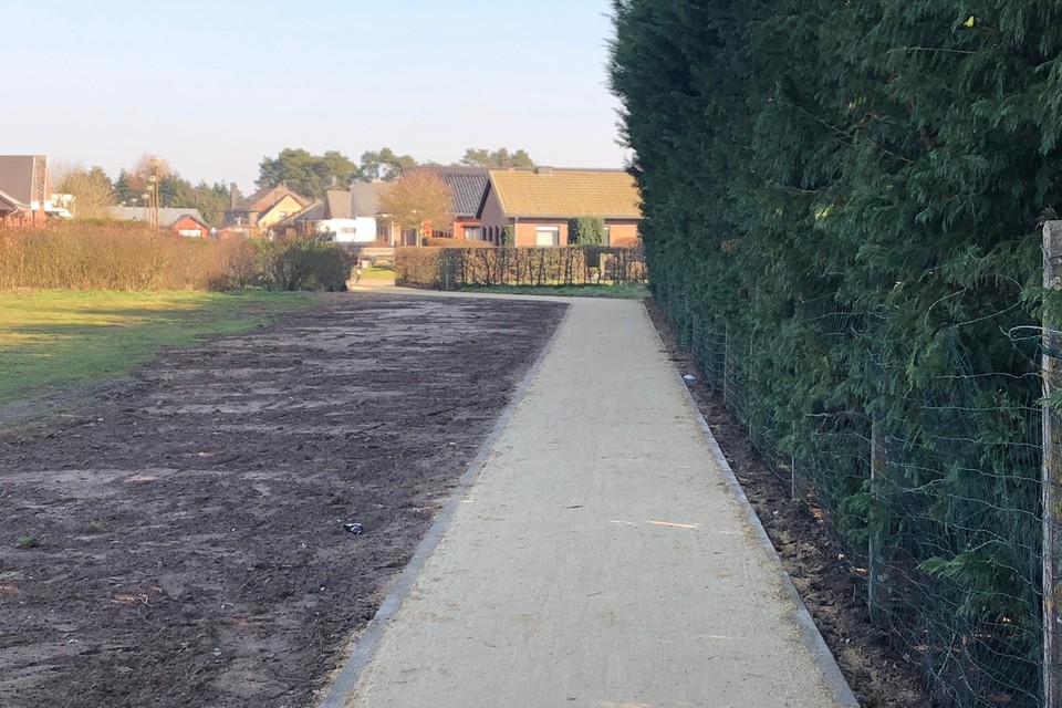 Het vernieuwde paadje tussen de Veldstraat en het sportcentrum Balsakker in Lille is ook een trage weg.