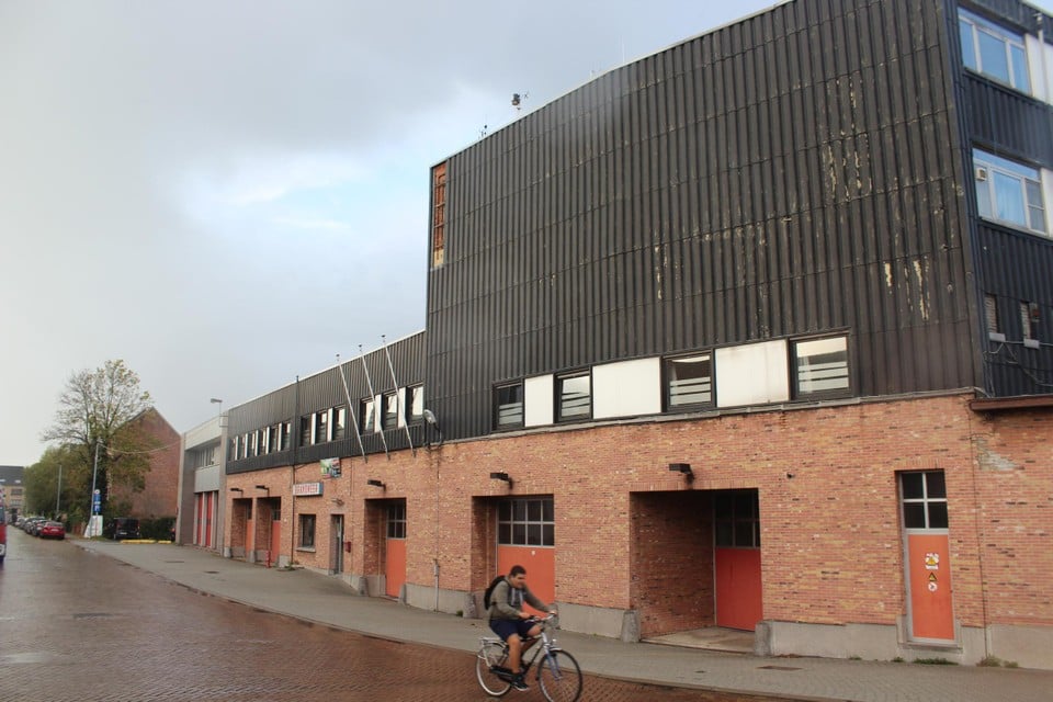 Het probleem situeert zich op het oefenterrein naast de kazerne.