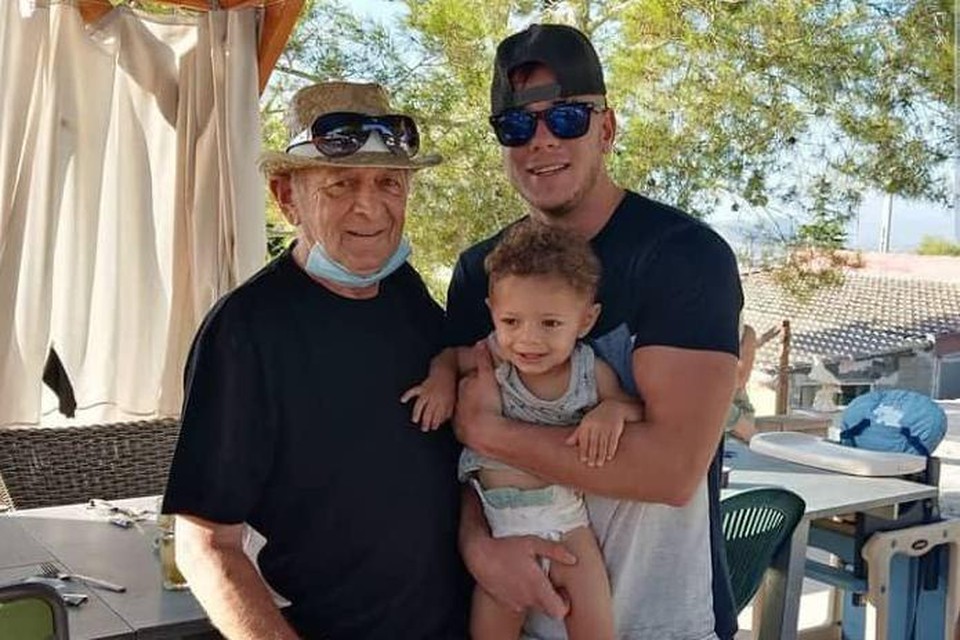 Hugo met zijn kleinzoon en achterkleinzoon. 