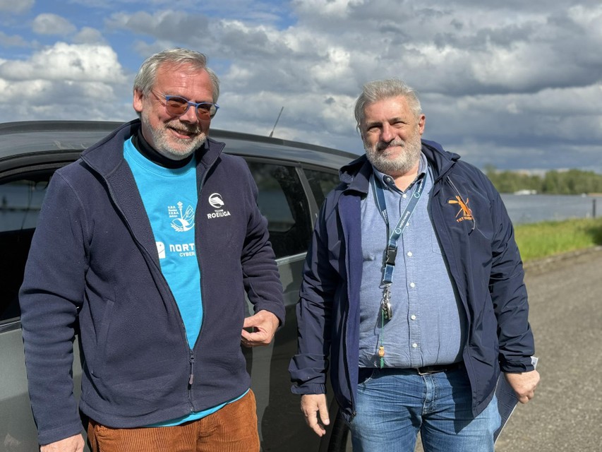 Onze reporter mocht zondag mee in de volgwagen met Hubert De Witte van de Vlaamse Roeiliga en Ward Bosmans van TRT Hazewinkel.
