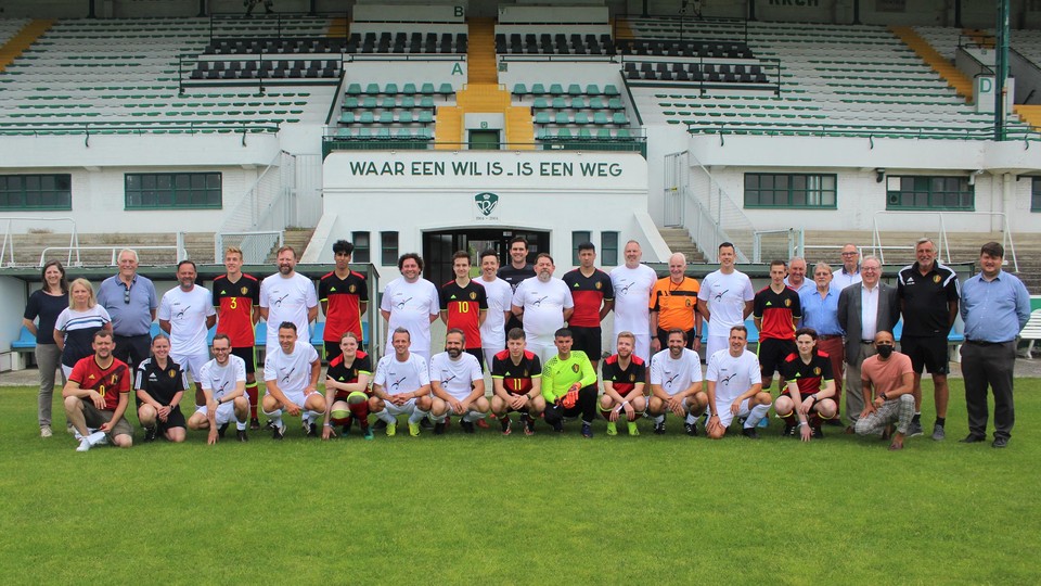 Het Unified-team en de ploeg BV’s samen voor de wedstrijd.