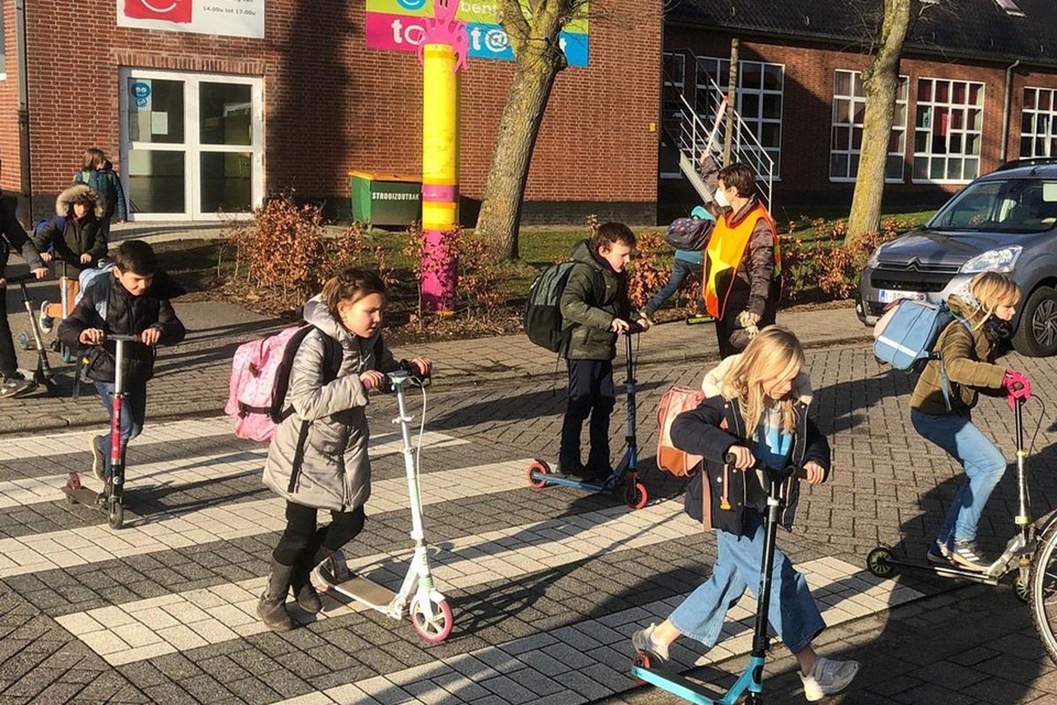 Om een veiligere schoolomgeving te maken, geldt drie maanden eenrichtingsverkeer aan school Top@Punt.
