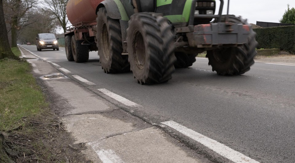 “We zijn er ons van bewust dat het fietspad niet conform de nieuwe regelgeving is. Maar dat betekent niet dat het fietspad niet oké bevonden wordt om over te rijden”, klinkt het bij wegbeheerder AWV.