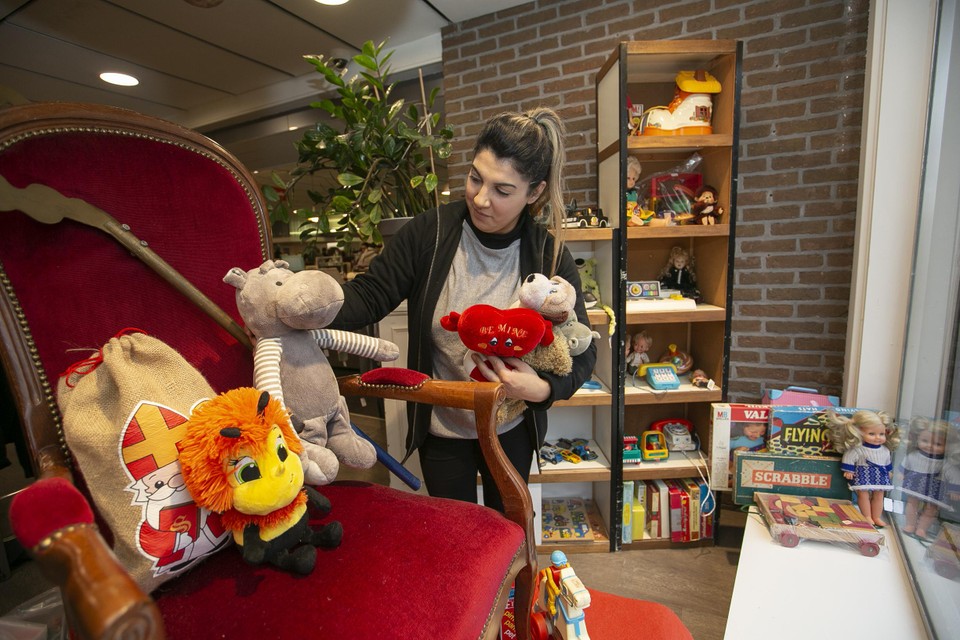 glas Kantine waarschijnlijk Sinterklaas haalt zijn speelgoed steeds vaker in de kringloopwinkel: “Wij  verkopen geen afval, dat weten onze klanten intussen ook” | Gazet van  Antwerpen Mobile