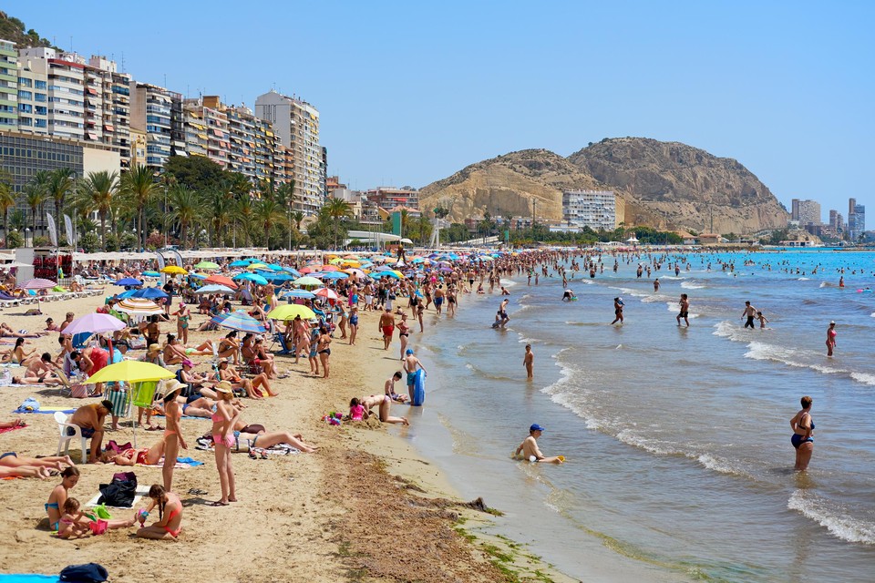Uitrusten op een zonnig strand in Spanje? Geen goed idee.