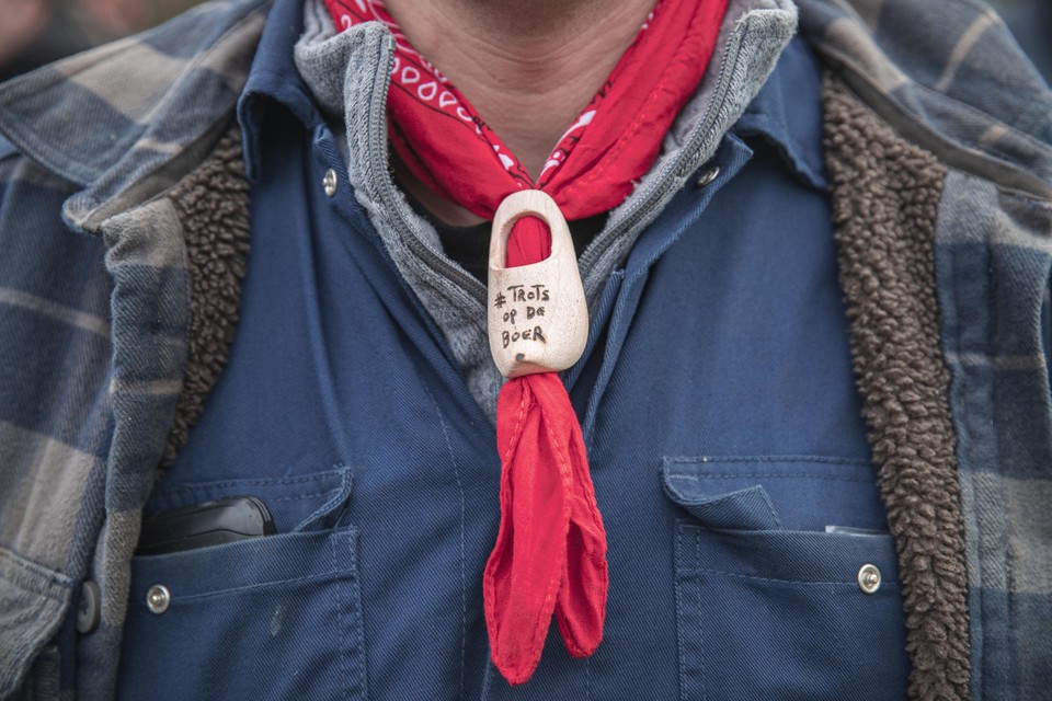 De rode halsdoek, symbool voor het boerenprotest.
