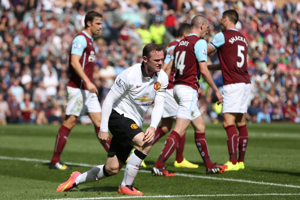 Een ontgoochelde Wayne Rooney kan het niet geloven: opnieuw geen zege voor Man. United