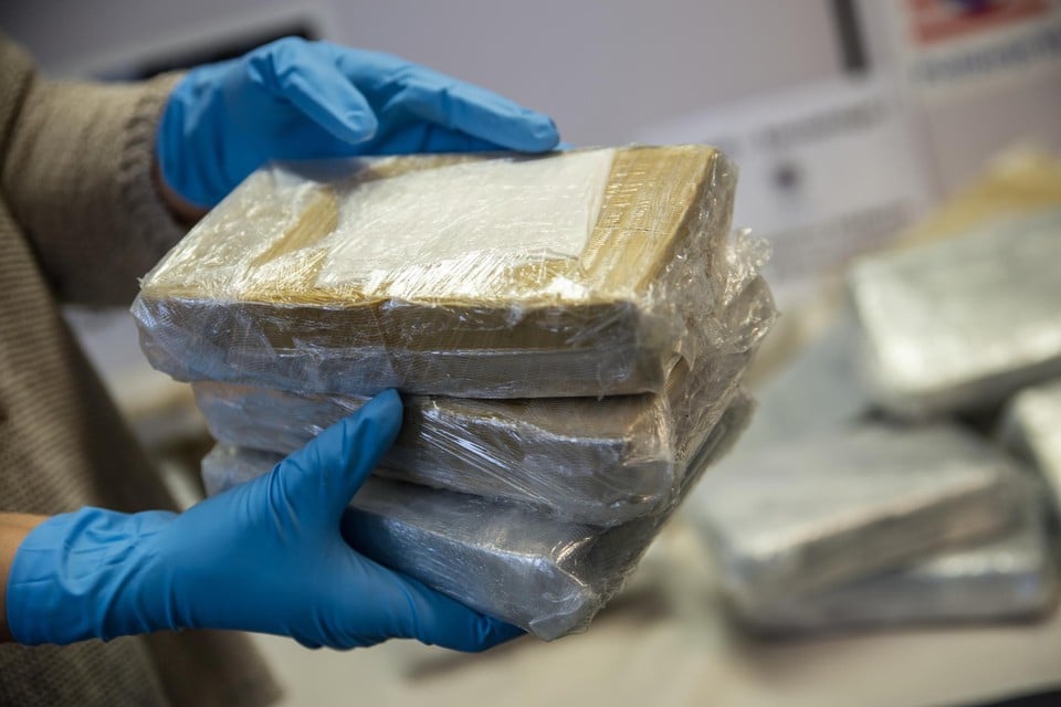 Het onderzoek startte toen er in Mauritanië zeshonderd kilogram gesmokkelde cocaïne werd aangetroffen.