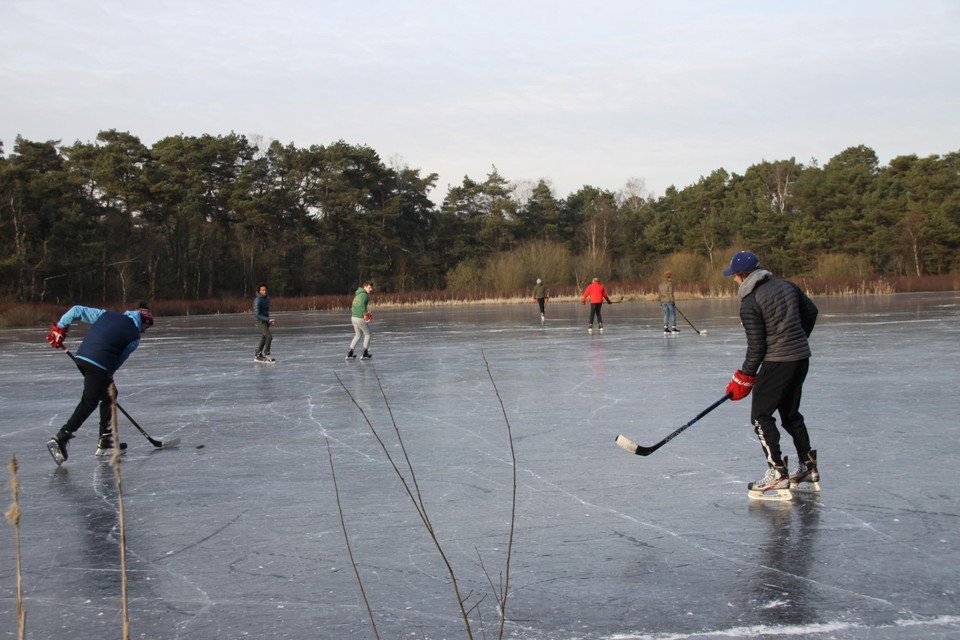 Een partijtje ijshockey in het Lavendelven, zoals een paar jaar geleden, zal er deze week waarschijnlijk niet inzitten.