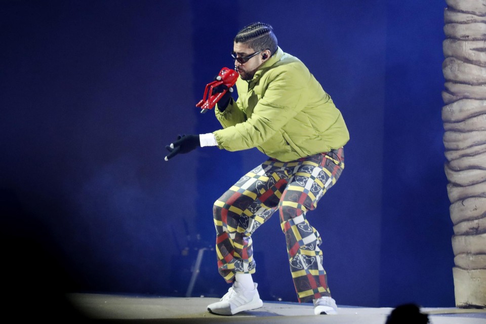 Internationaal blijft de Puerto Ricaanse superster Bad Bunny alleenheerser met zijn reggaeton, die vooral in Spaanstalig gebied enorm populair is. 