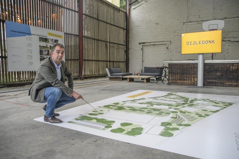 Managing partner Peter Breesch van Cogiva bij het groenplan.