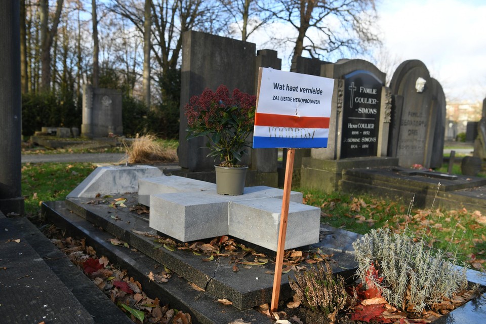 Het graf van Borms in Merksem werd al meerdere keren beschadigd.