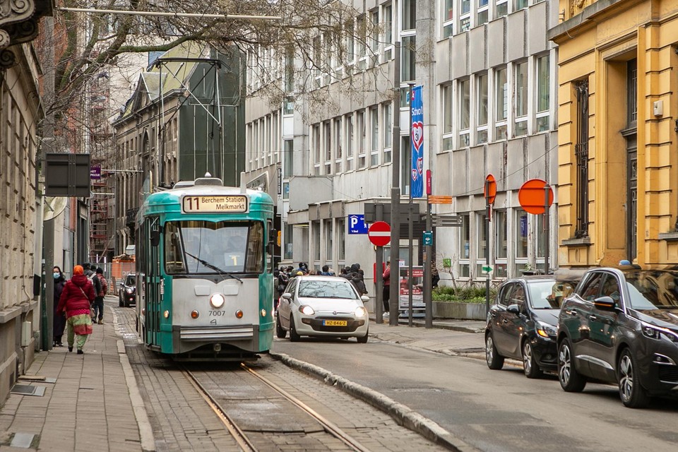 De stadslus in het centrum van de stad en de Cogels Osylei in Berchem worden tegelijkertijd heraangelegd. Zo wordt de hinder voor tramlijn 11 tot een minimum beperkt.  