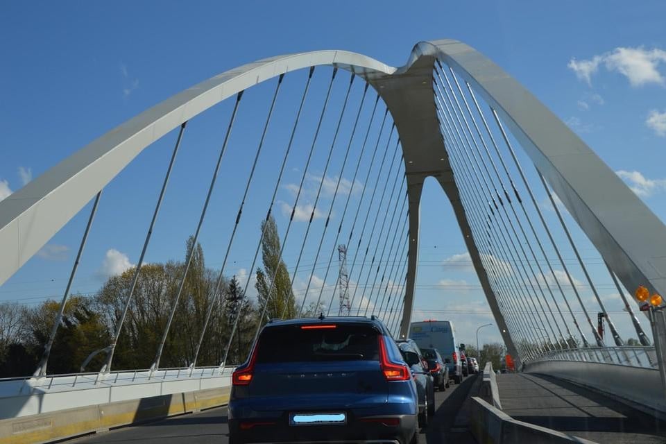 Aanschuiven op de brug van Massenhoven, opnieuw.