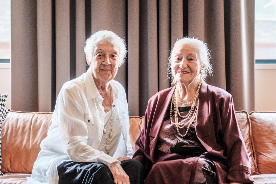 Hortense Champagne (rechts) met Jo Leemans tijdens een interview voor Radio Opsinsjoor in 2016.