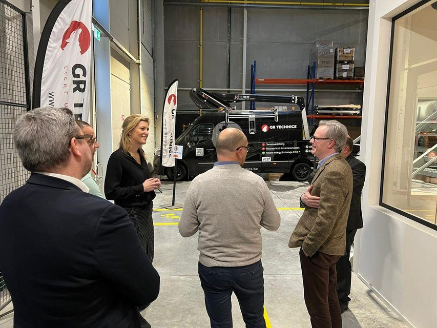 Annelies Verlinden, minister van Binnenlandse Zaken, kreeg een rondleiding bij het veiligheidsbedrijf GR Technics in Beerse.