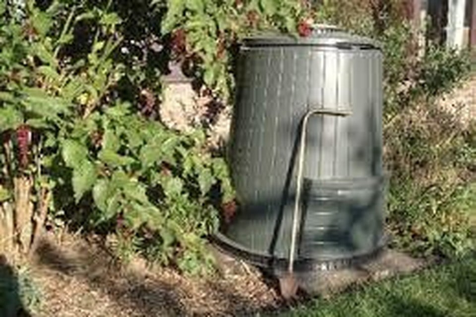 Compost maken in een vat. 