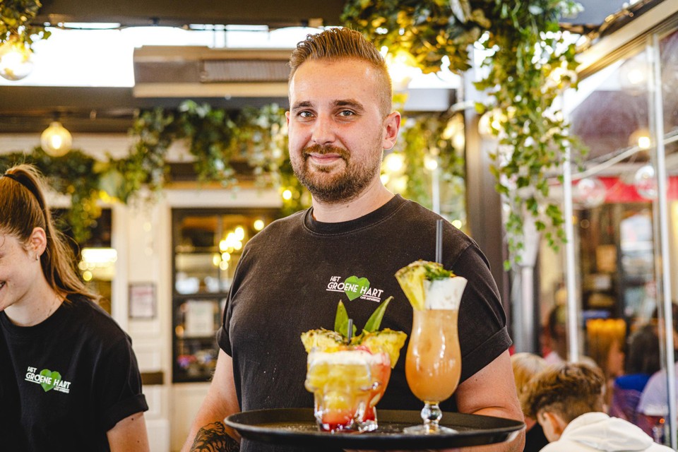 Providing good service is the most important thing, according to Saul Van der Veken of the Antwerp café Het Groene Hart.  “People ask me every day to tip via bancontact.” 