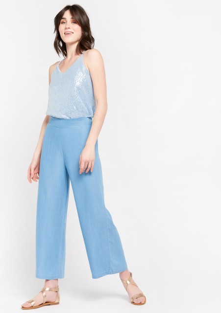 Top, 35,99 euro. Pantalon, 35, 99 euro.