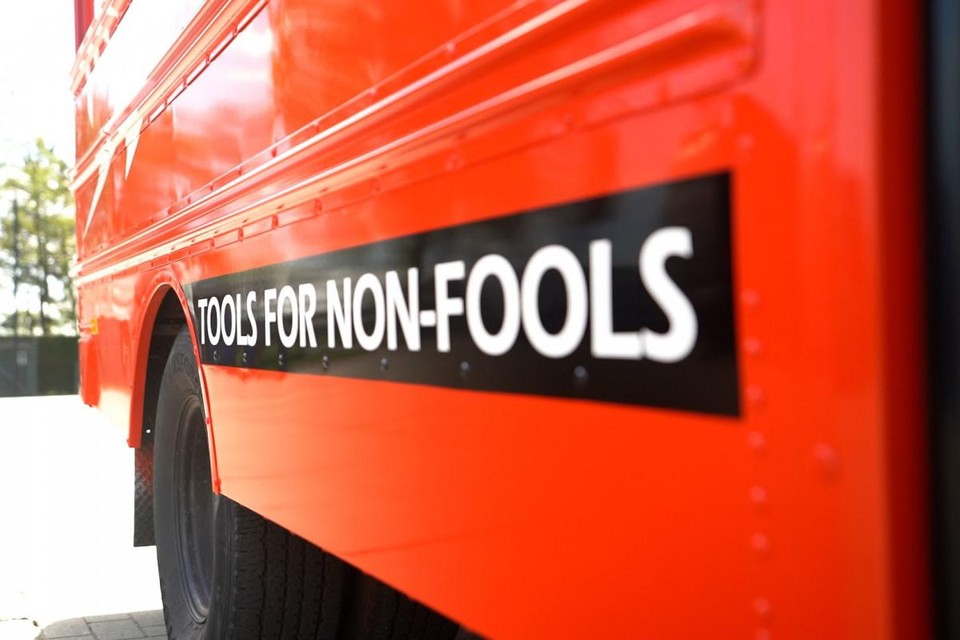 ‘Tools for non-fools’ staat in het groot op de carrosserie, een knipoog naar The A-Team.