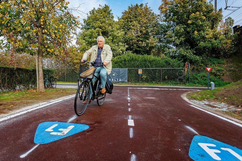 Buurtbewoner Frans De Wachter is tevreden over het nieuwe stuk fietssnelweg. “Het is grandioos”, zegt hij. 