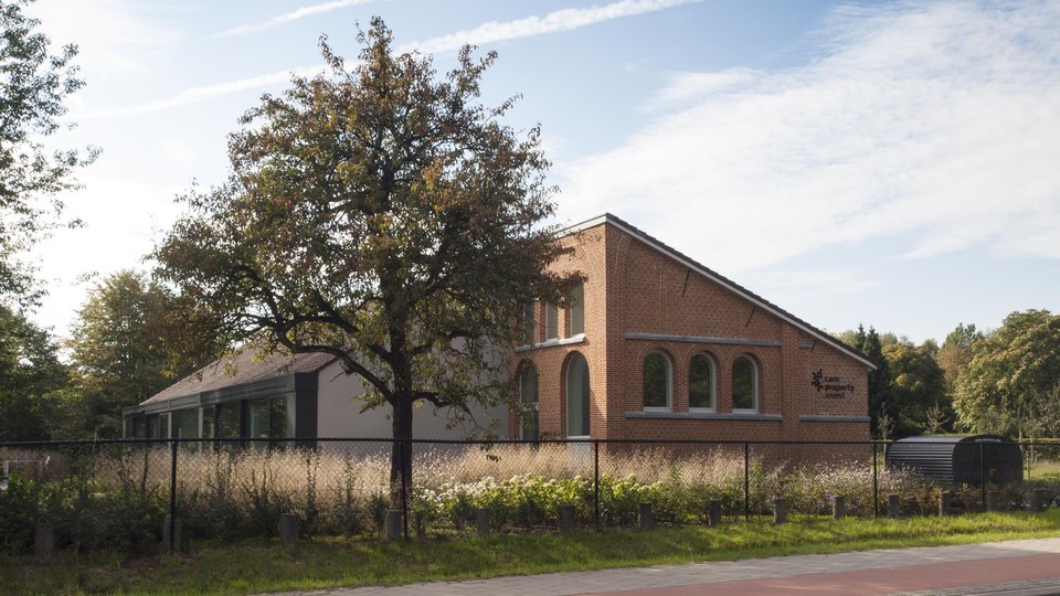 De gerestaureerde tiendenschuur van kasteel Vordenstein aan de Horstebaan, naast horecazaak Ciconia, is sinds 2015 de zetel van het beursgenoteerde Care Property Invest.