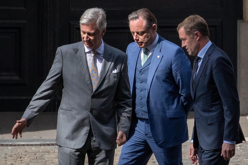 Koning Filip ontvangt Bart De Wever en Paul Magnette op het Paleis. 