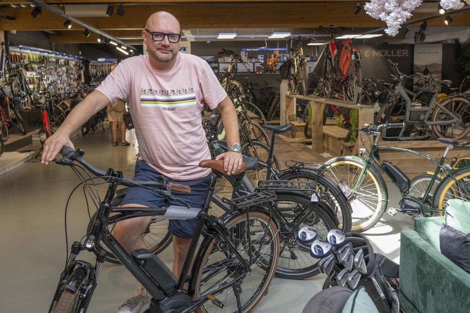 Jan Van Rooy van Fietsen Wildiers: “Als er echt iets mis is met je elektrische fiets, zal hij dat tijdens een testrit wel aangeven. Maar dat merk je soms pas na tien kilometer.” 
