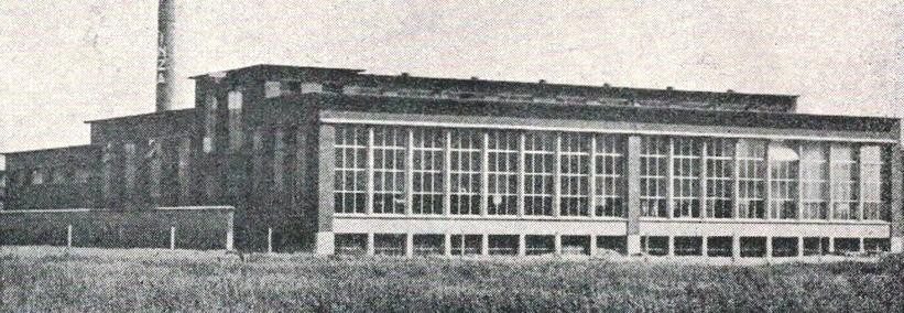 De eerste versie van de melkfabriek Inza kort na de bouw in 1954.