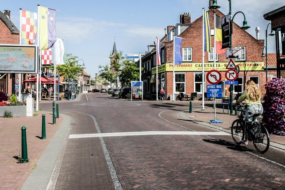 De Nederlandse grens loopt door het dorp Putte-Kapellen. En dat heeft gevolgen voor de coronamaatregelen. 