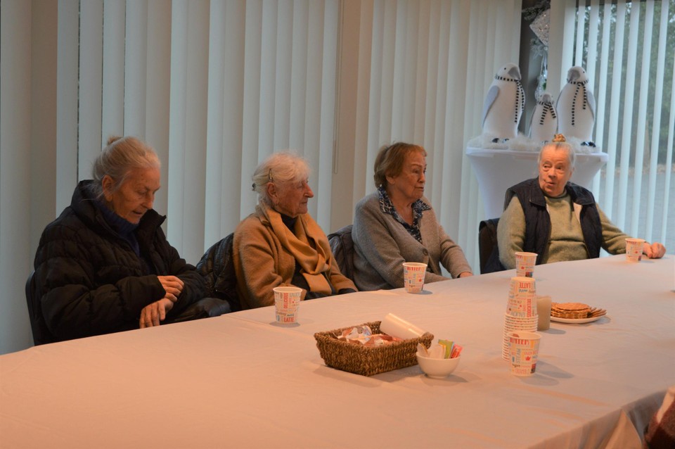 Jeanine Grosemans (tweede rechts) kende nog gedichten uit het hoofd. Ze is dan ook letterkundige.