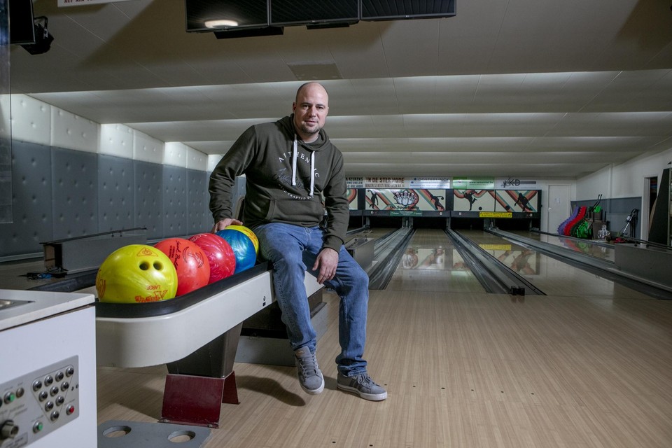 Zaakvoerder Kenny Van Loo van Bowling De Speelberg in Beerzel vindt het niet kunnen dat bowlingzalen nog steeds gesloten moeten blijven voor recreanten. 