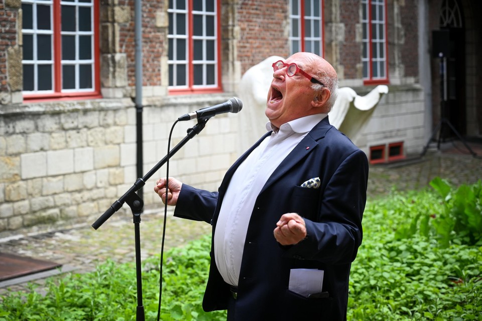 Boogie Boy staat er om bekend dat hij bij optredens zich de ziel uit het lijf zingt.