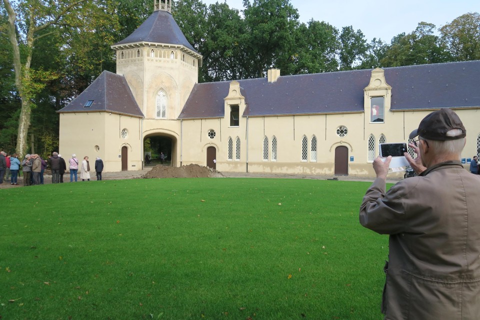 In de hoofdrol op de eerste Wijnegemdag: de gerestaureerde Jan Vlemincktoren, die nu ook van zijn laatste stellingen verlost is.